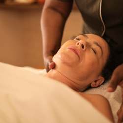 MASSAGEM 75 MIN (LIVRE ESCOLHA DA TÉCNICA)